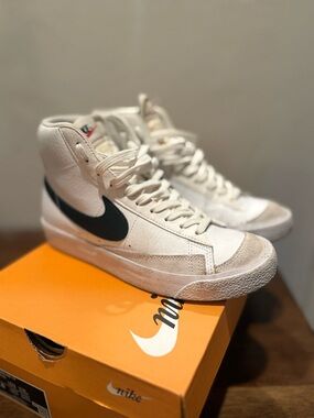 Nike Blazer Mid '77